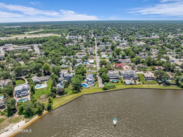 14 Larboard Street, Beachwood, NJ 08722