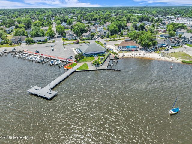 14 Larboard Street, Beachwood, NJ 08722