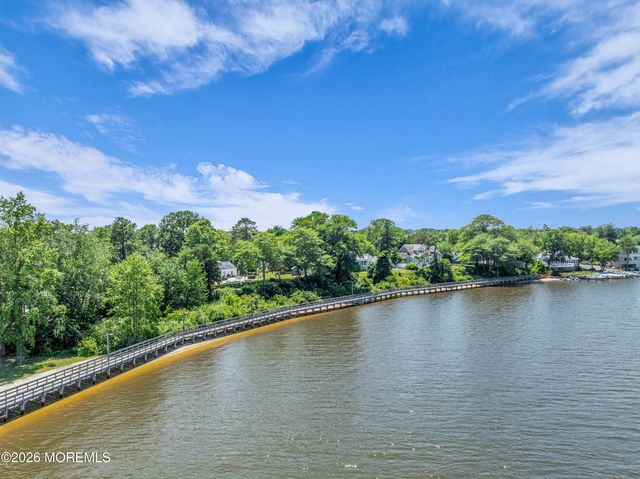 14 Larboard Street, Beachwood, NJ 08722