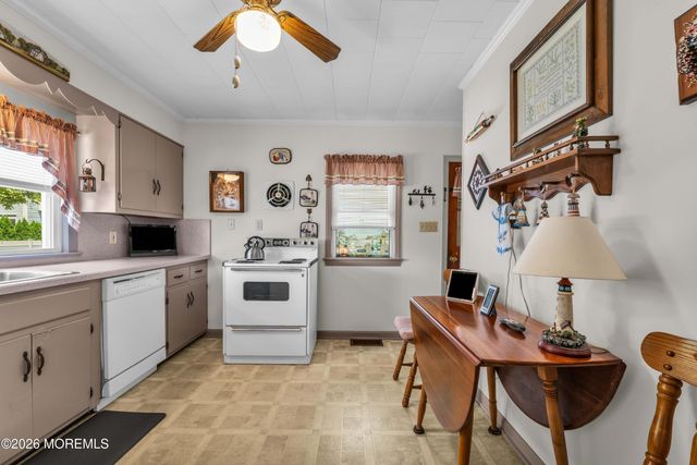 14 Larboard Street, Beachwood, NJ 08722