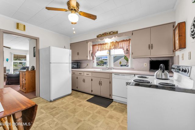 14 Larboard Street, Beachwood, NJ 08722