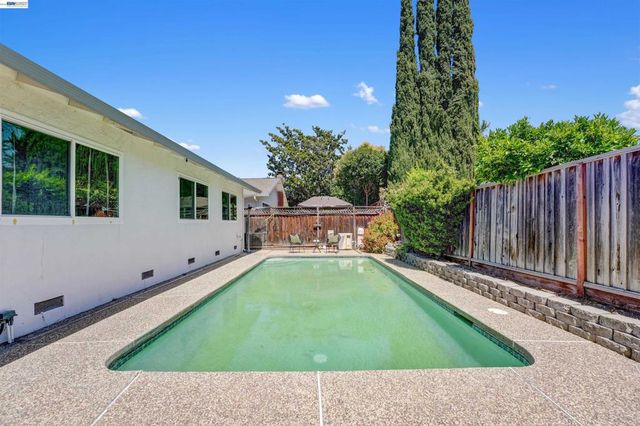 380 Springpark Cir, San Jose, CA 95136