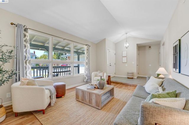 380 Springpark Cir, San Jose, CA 95136