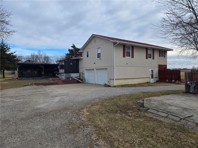 32188 Osawatomie Road, Paola, KS 66071