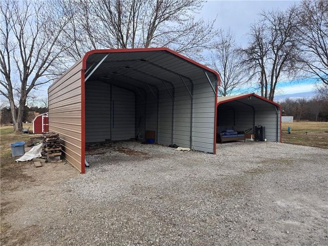 32188 Osawatomie Road, Paola, KS 66071