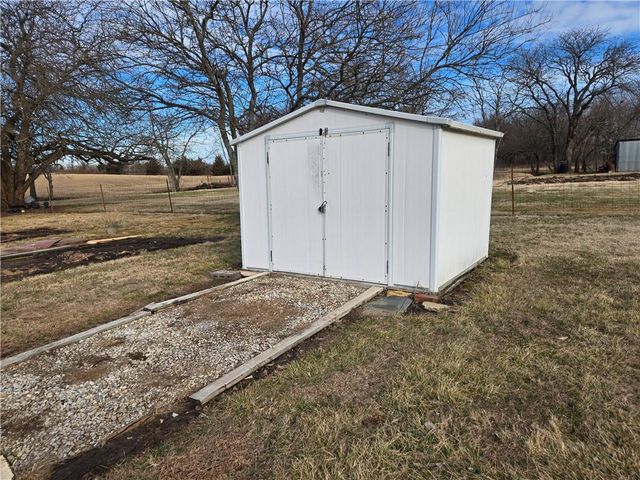 32188 Osawatomie Road, Paola, KS 66071