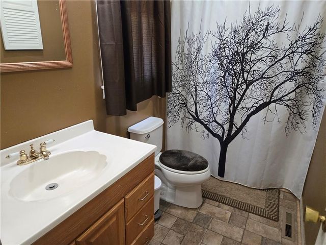 32188 Osawatomie Road, Paola, KS 66071