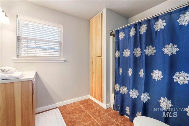 4036 N 2250 E, Filer, ID 83328