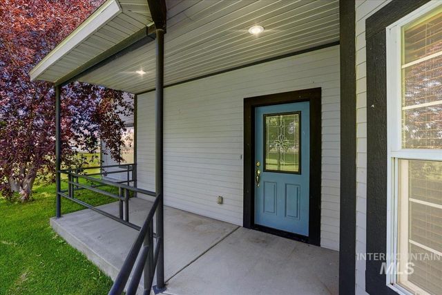 4036 N 2250 E, Filer, ID 83328