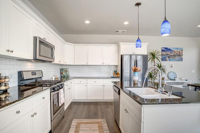 637 Soledad Avenue, Clovis, CA 93619