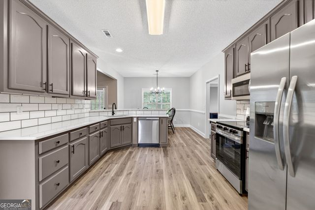 229 Hummingbird Court, Hampton, GA 30228