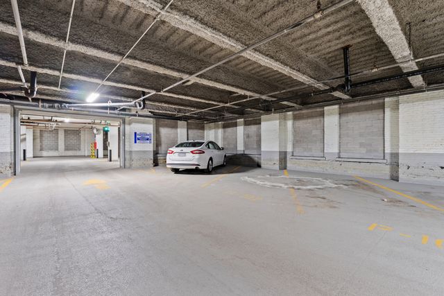 1040 W Adams Street 122, Chicago, IL 60607
