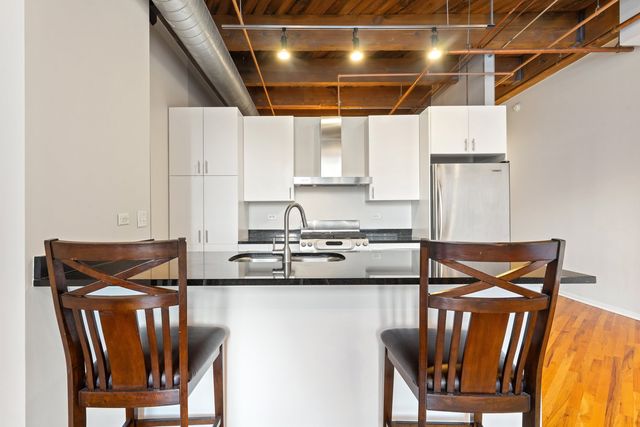 1040 W Adams Street 122, Chicago, IL 60607