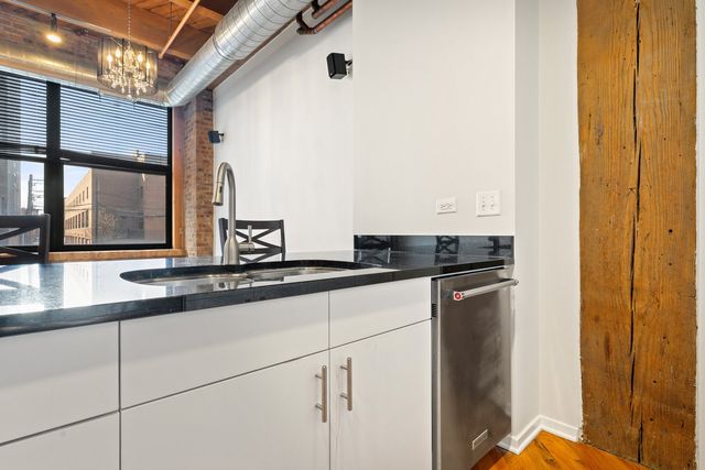 1040 W Adams Street 122, Chicago, IL 60607