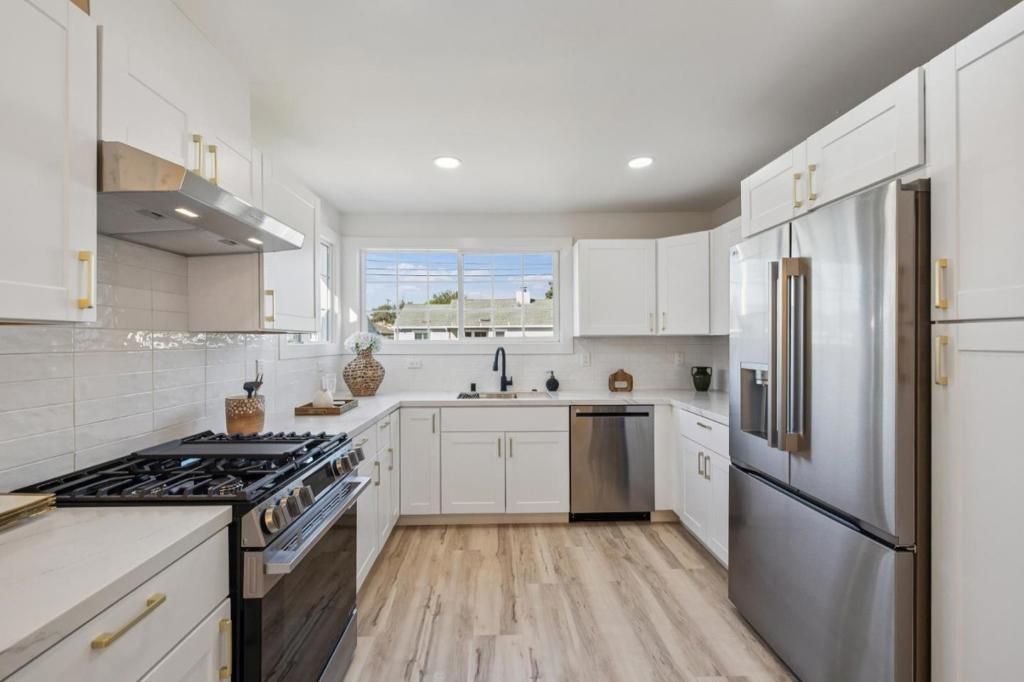 Image 10 of property listing at 27 Prague Street, San Mateo, CA 94401