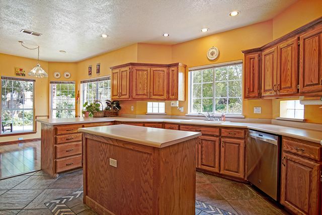 2869 W Island Loop SE, Albuquerque, NM 87124