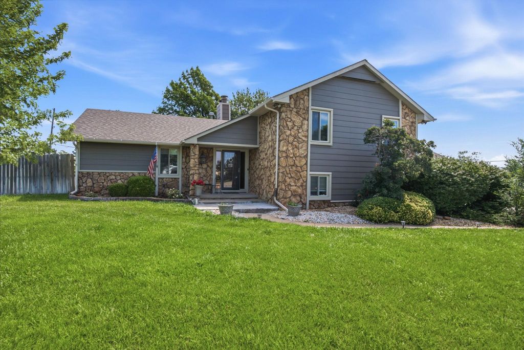 114 W PINE VIEW DRIVE, Andover, KS 67002
