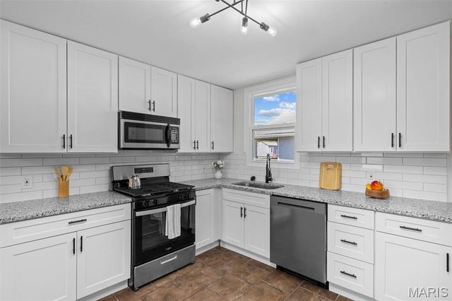 136 W Arlee Avenue, St Louis, MO 63125