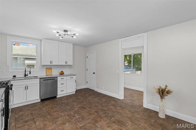 136 W Arlee Avenue, St Louis, MO 63125