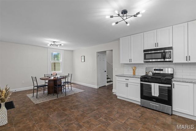 136 W Arlee Avenue, St Louis, MO 63125