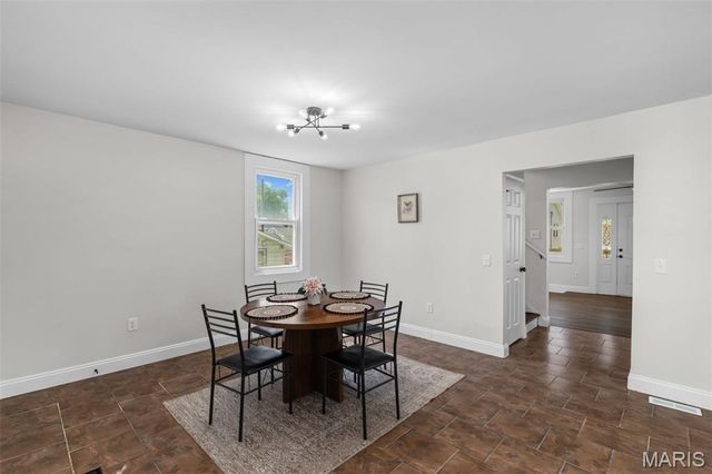 136 W Arlee Avenue, St Louis, MO 63125