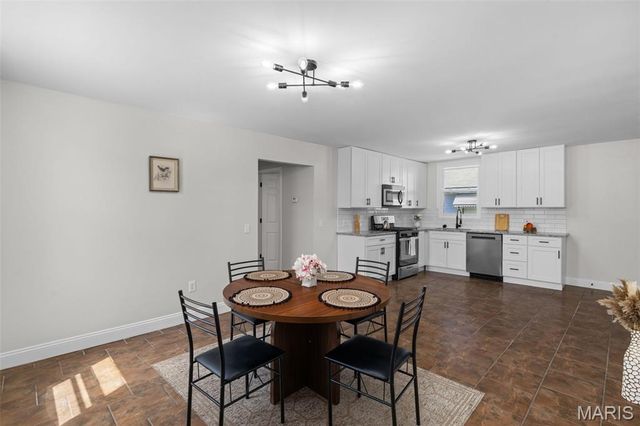 136 W Arlee Avenue, St Louis, MO 63125