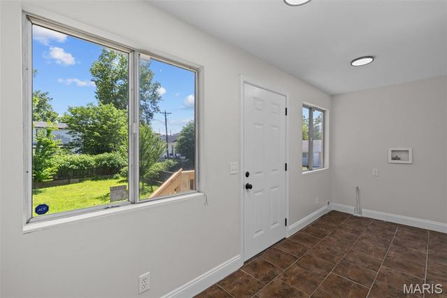 136 W Arlee Avenue, St Louis, MO 63125