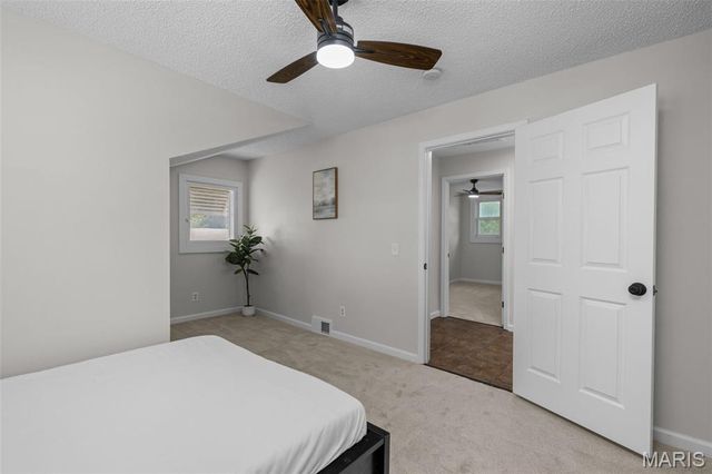 136 W Arlee Avenue, St Louis, MO 63125