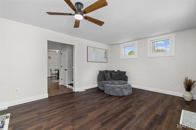 136 W Arlee Avenue, St Louis, MO 63125