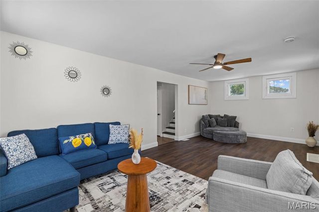 136 W Arlee Avenue, St Louis, MO 63125