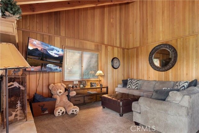 615 Wellesley, Lake Arrowhead, CA 92352