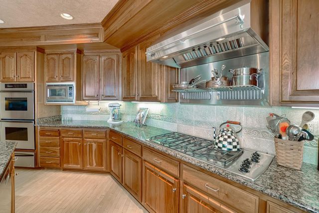 2703 Brush Creek Rd, Santa Rosa, CA 95404