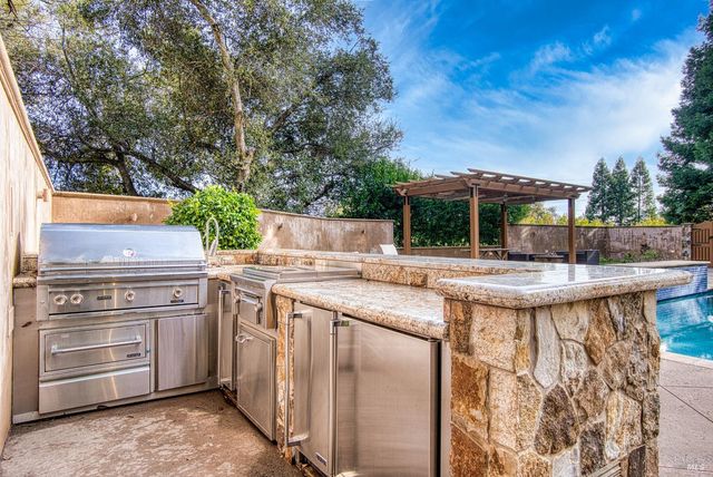 2703 Brush Creek Rd, Santa Rosa, CA 95404