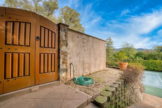 2703 Brush Creek Rd, Santa Rosa, CA 95404