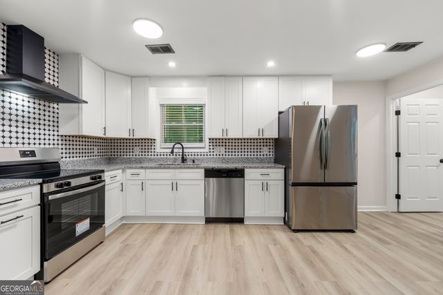 7118 Pineneedle Drive SW, Covington, GA 30014