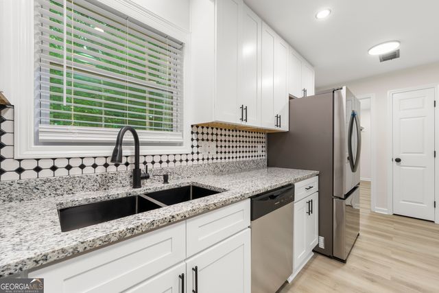 7118 Pineneedle Drive SW, Covington, GA 30014