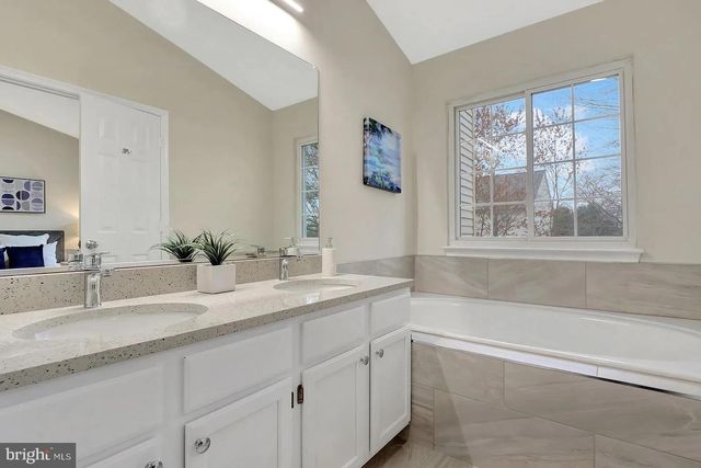 43260 CLEARNIGHT TER, Ashburn, VA 20147