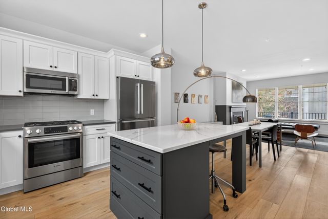 6 Whistler Court, Saratoga Springs, Outside, NY 12866