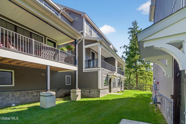 6 Whistler Court, Saratoga Springs, Outside, NY 12866