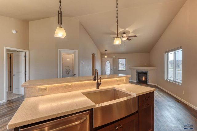 517 SAPPHIRE LN, Rapid City, SD 57701