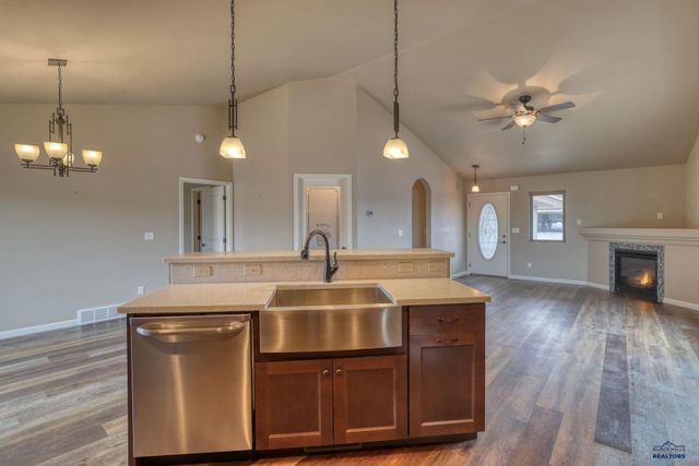 517 SAPPHIRE LN, Rapid City, SD 57701