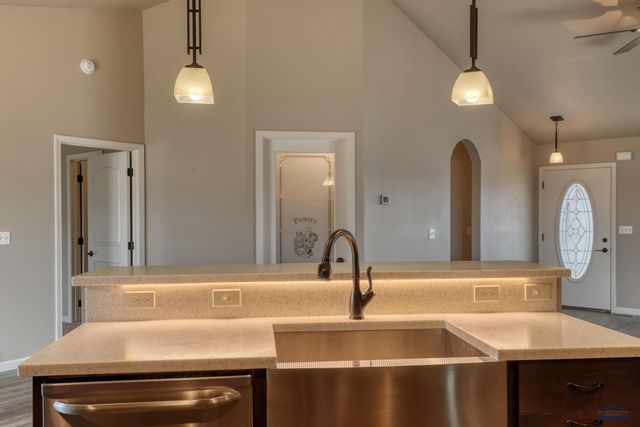517 SAPPHIRE LN, Rapid City, SD 57701
