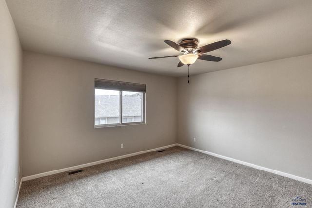517 SAPPHIRE LN, Rapid City, SD 57701