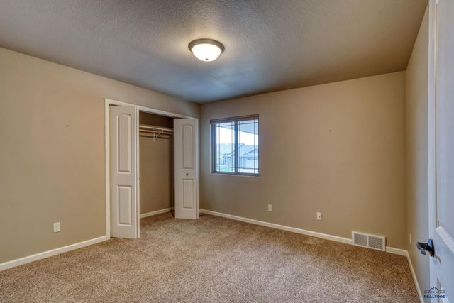 517 SAPPHIRE LN, Rapid City, SD 57701