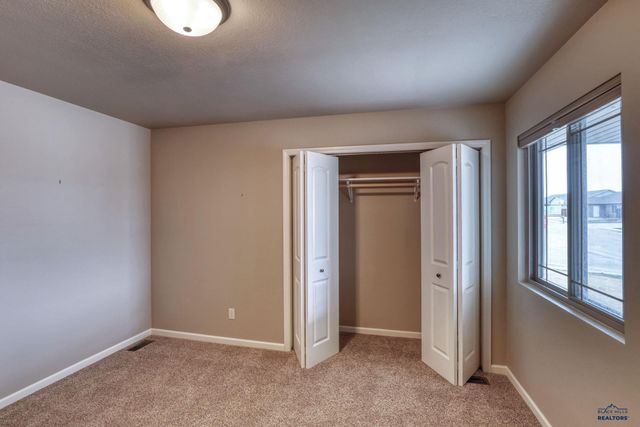 517 SAPPHIRE LN, Rapid City, SD 57701