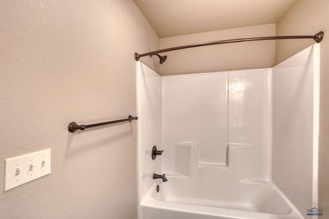 517 SAPPHIRE LN, Rapid City, SD 57701