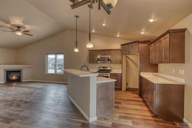 517 SAPPHIRE LN, Rapid City, SD 57701