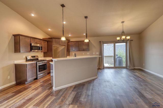 517 SAPPHIRE LN, Rapid City, SD 57701