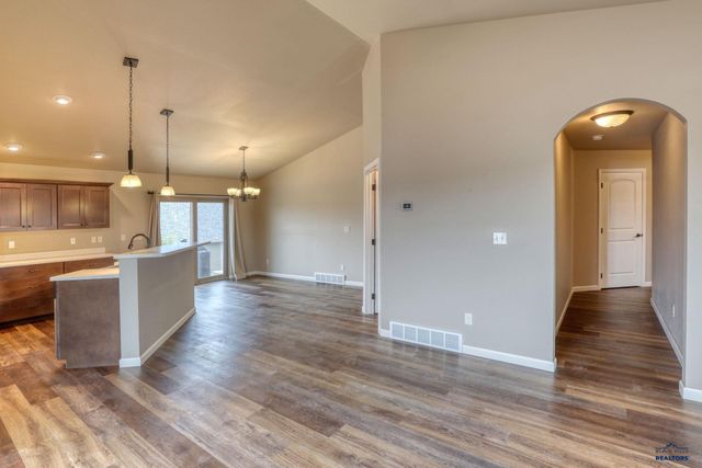 517 SAPPHIRE LN, Rapid City, SD 57701