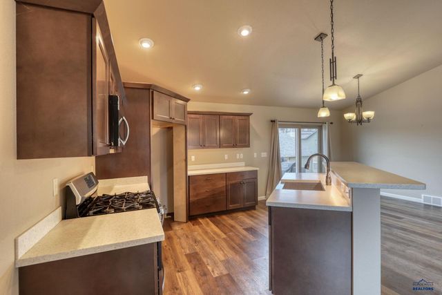 517 SAPPHIRE LN, Rapid City, SD 57701